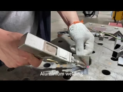 4 ইন 1 কুলিং টাইপ ওয়াটার কুলিং ফাইবার লেজার ওয়েল্ডিং মেশিন ধাতু জন্য হ্যান্ডহেল্ড